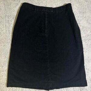 NWT L.L.Bean 100% cotton velvet skirt with pockets. Size 8P.